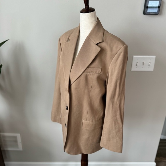 NWT! Everlane Oversized The ’80s Blazer - Color: Ash Brown - Picture 2 of 11